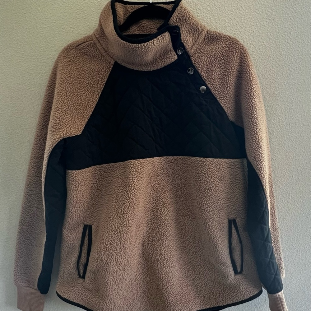 Abercrombie & Fitch Asymmetrical Snap-Up Fleece